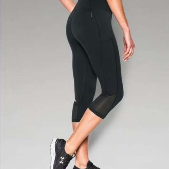 Under Armour "Fly By" Running Capri pants cropped heat gear small black EUC - Picture 2 of 11